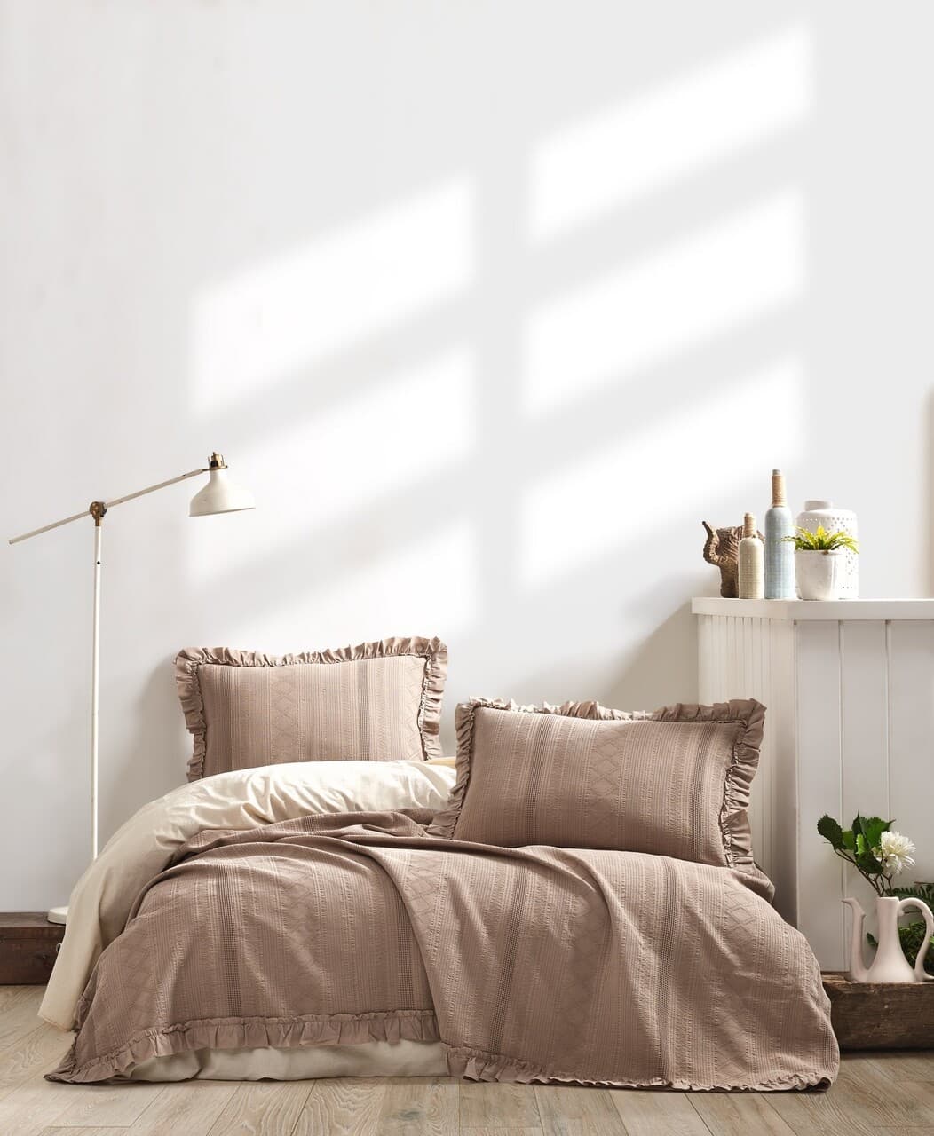 set cuvertura de pat dubla pique 3 piese 220x240 cm 100 bumbac jacquard saheser tziana bej