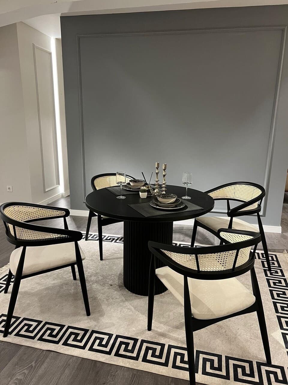 Set masa si scaune (5 bucati), Hanah Home, Moon, Alb/Negru