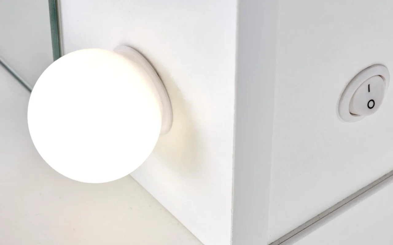 masuta-de-toaleta-cu-oglinda-si-led-hollywood-xl-–-alb170591 Masuta de toaleta cu oglinda si LED Hollywood XL – Alb - imagine 13