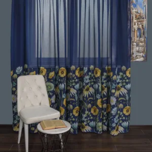 Perdea tip in albastru, flori multicolore