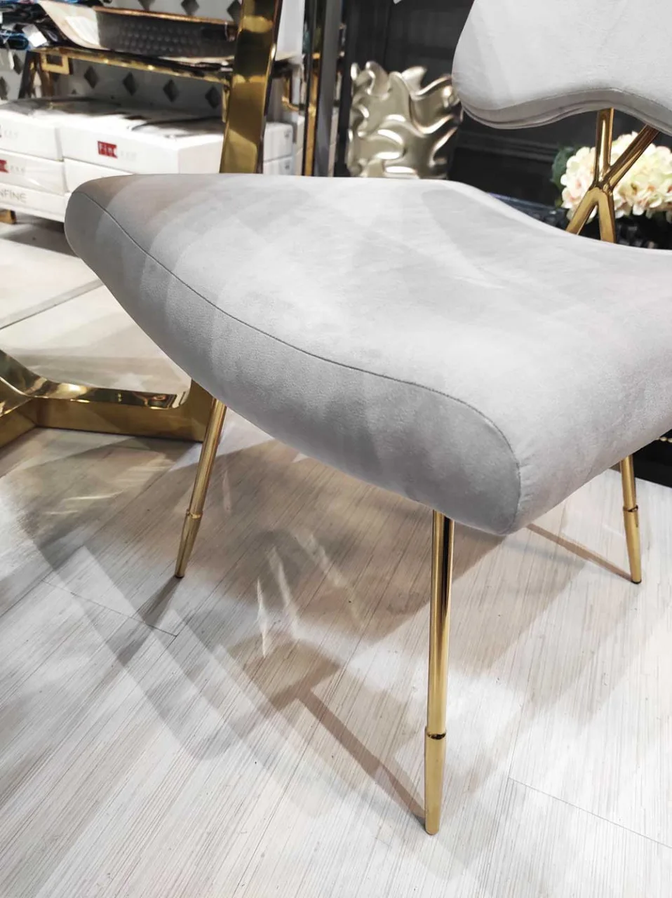 scaun-tapitat-salvadore-gri-gold-–-h93-cm23364 Scaun tapitat Salvadore gri/gold – H93 cm - imagine 3